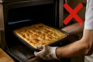 Cottura della focaccia genovese tradizionale: l’errore comune che ne rovina la friabilità